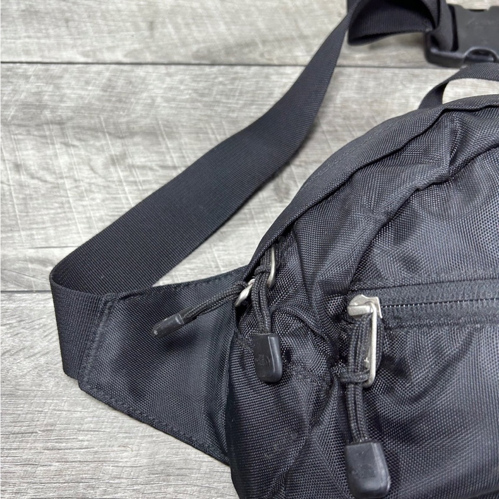 The North Face Black Polyester Fanny Waist Pack Unisex Sling Shoulder Bag - Picture 2 of 8